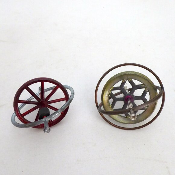 VINTAGE 1950’s METAL GYROSCOPE TOY LOT OF 2 (PRE-OWNED) - Picture 3 of 12